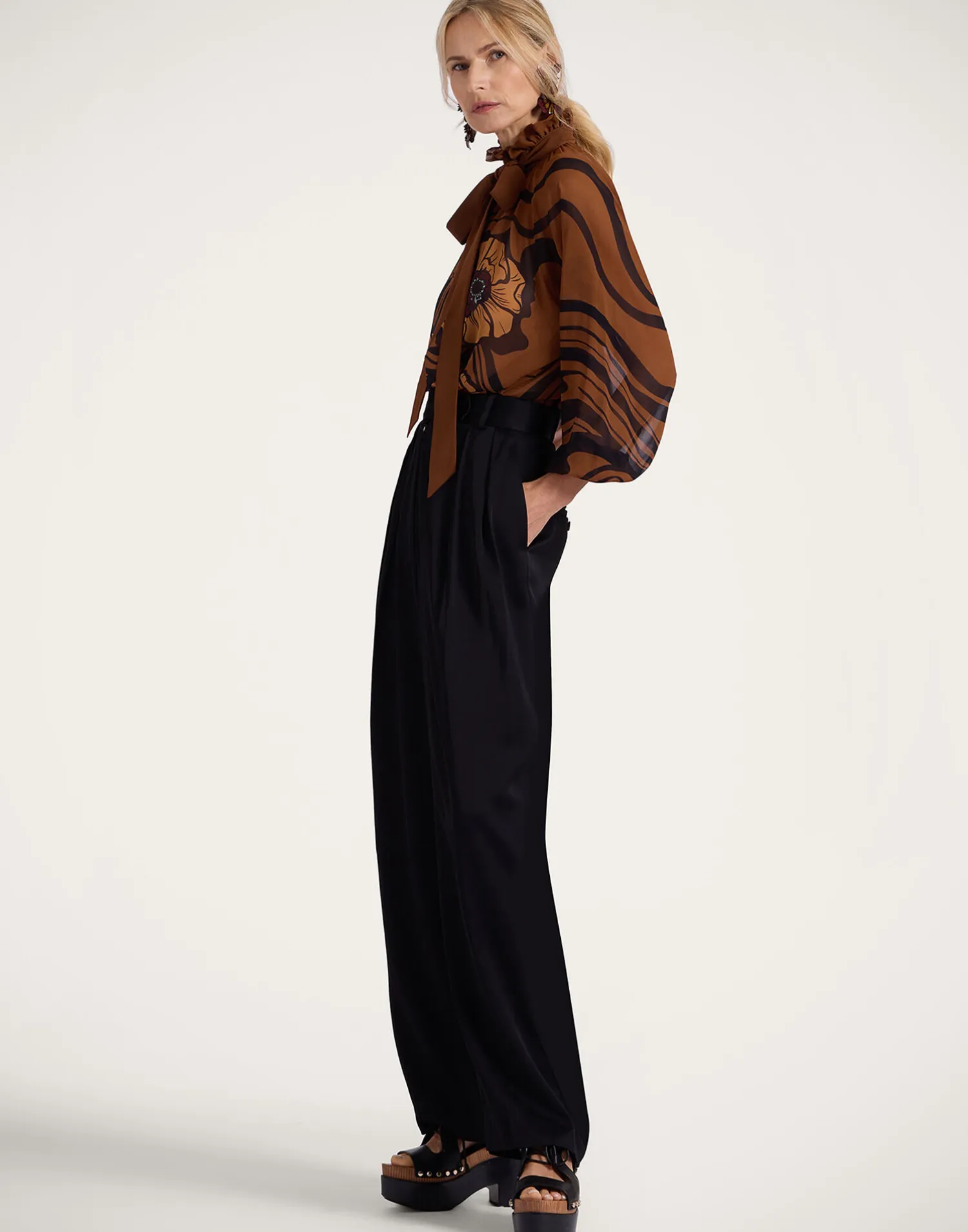 La DoubleJ Camicie E Top<Cerere BlouseBig Blooms Placée Brown in Silk Chiffon