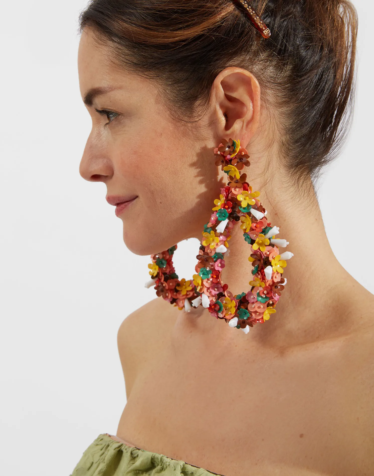 La DoubleJ Bijoux|Accessories<Confetti Hoop EarringsSolid Pink in Macro Flower