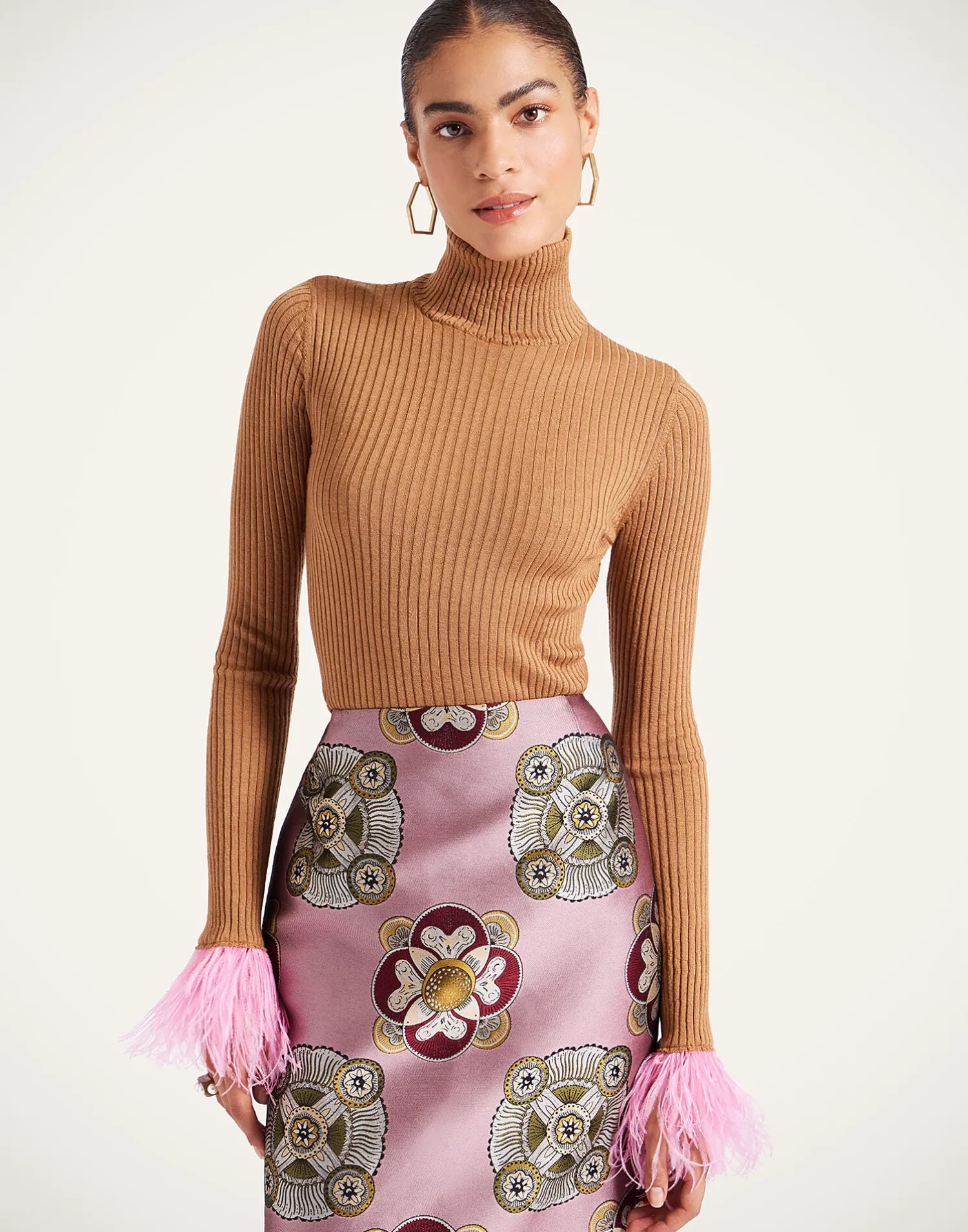 La DoubleJ Party Dressing<High Kick TopCamel in Ribbed Silk Cashmere With Feathers
