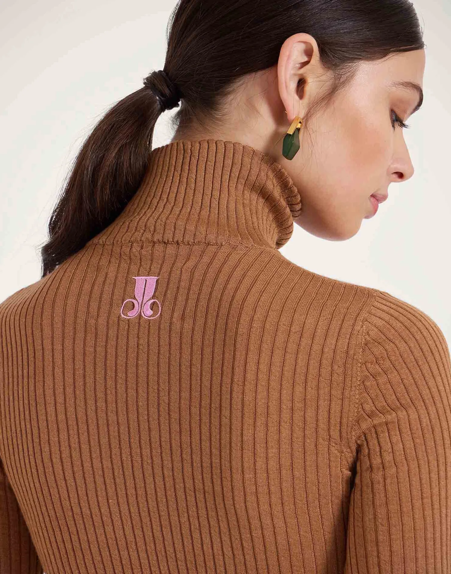 La DoubleJ Party Dressing<High Kick TopCamel in Ribbed Silk Cashmere With Feathers