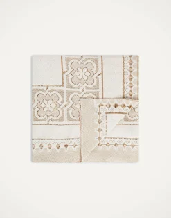 La DoubleJ Tovaglie|Tessili<Lacey Medium TableclothSolid White Smoke in Embroidered Cotton