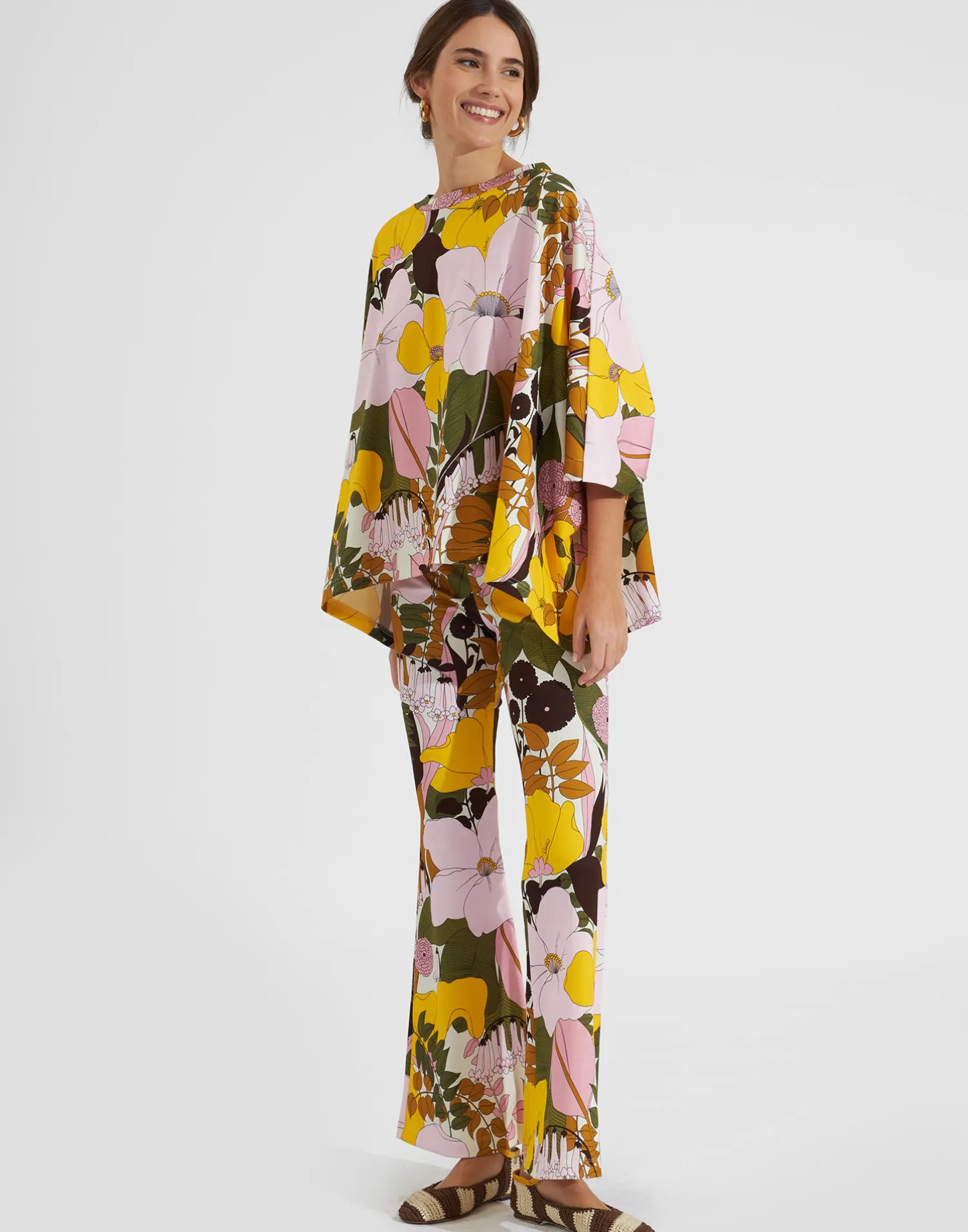 La DoubleJ Loungewear<Meditation PonchoBig Flower Rose in Cotton