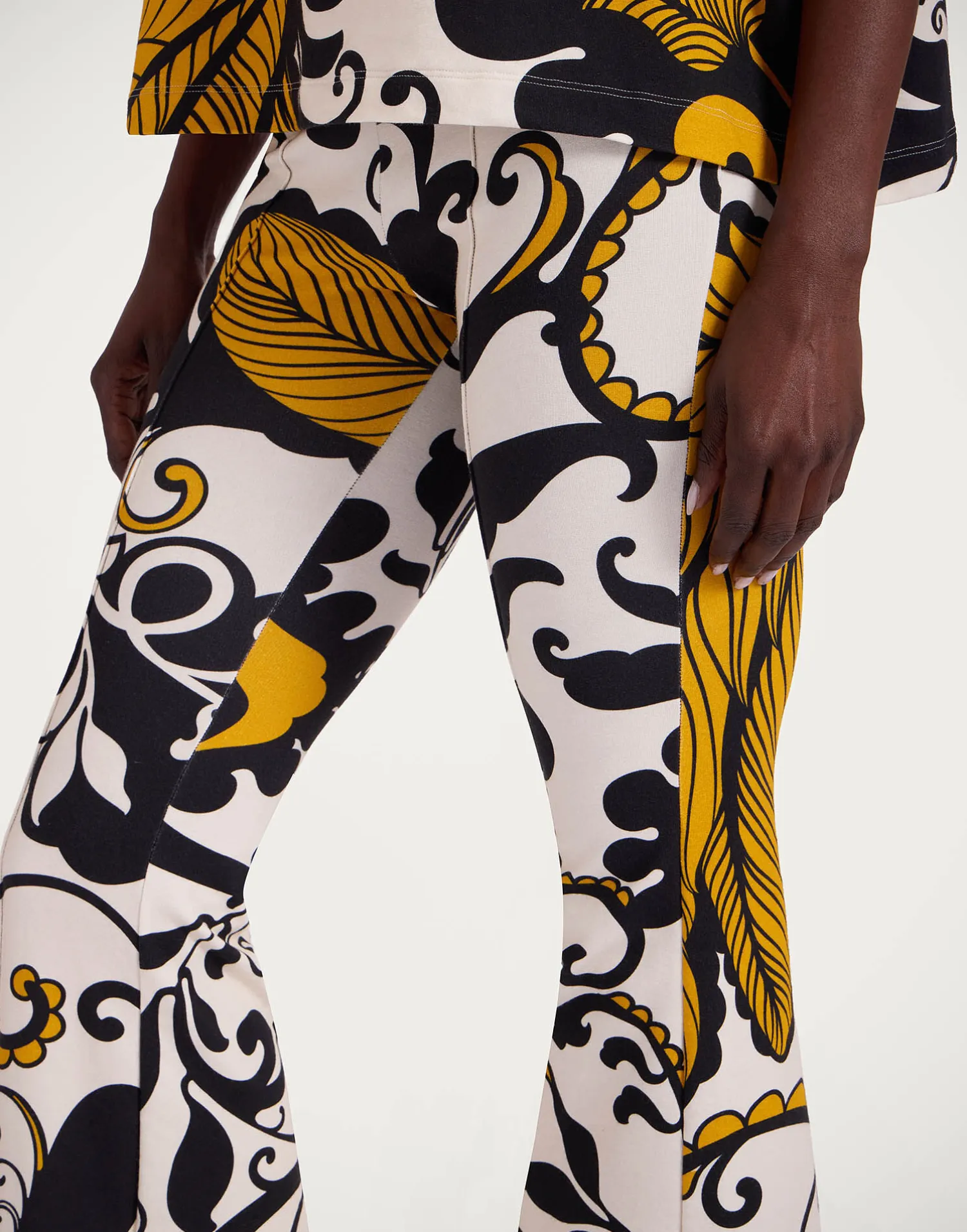 La DoubleJ Loungewear<New Meditation PantsMarea Black & White in Stretch Fleece