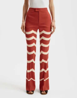 La DoubleJ Pantaloni E Shorts<Saturday Night PantsFans Plac&eacute;e Red in Envers Satin