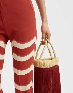 La DoubleJ Pantaloni E Shorts<Saturday Night PantsFans Plac&eacute;e Red in Envers Satin
